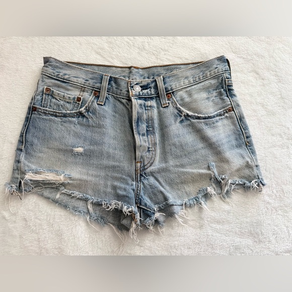 Levi’s 501 Distressed Denim Shorts Light Wash Frayed Hem Button Fly - Picture 3 of 7
